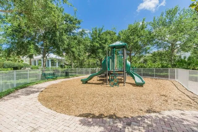 $650,000 | 120 West Thatch Palm Circle, Jupiter, FL 33458