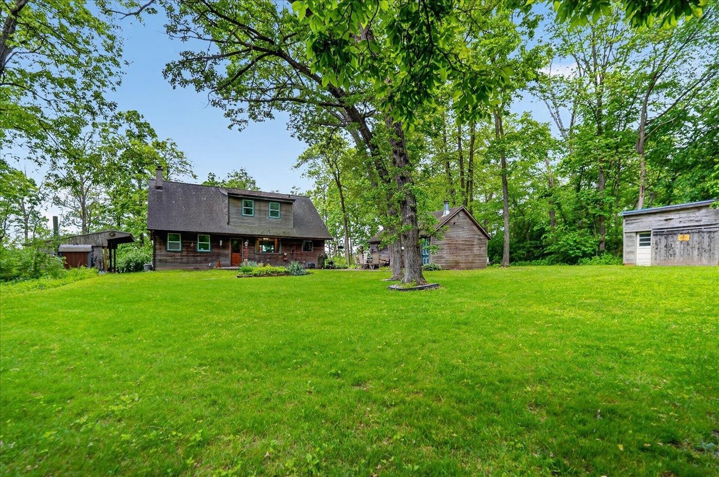 7008 Lavina Road Dane, WI 53529 - Photo 6 of 23