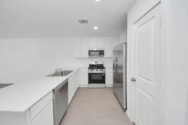 $2,050 | 1031 Garnet Rain Drive, Beasley, TX 77417