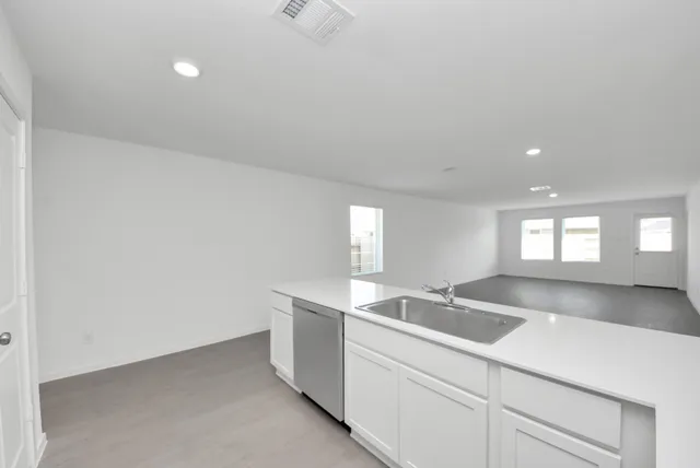 $2,050 | 1031 Garnet Rain Drive, Beasley, TX 77417