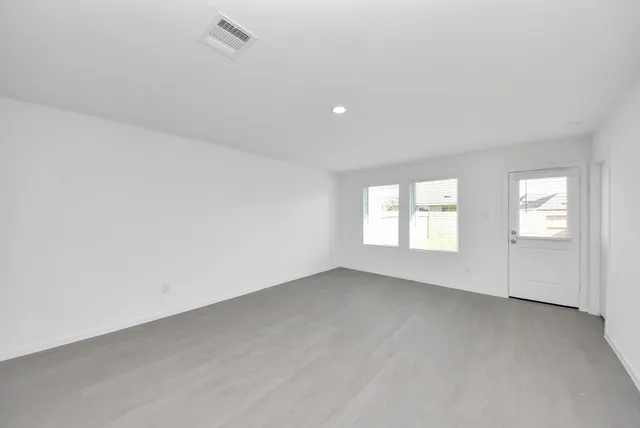 $2,050 | 1031 Garnet Rain Drive, Beasley, TX 77417