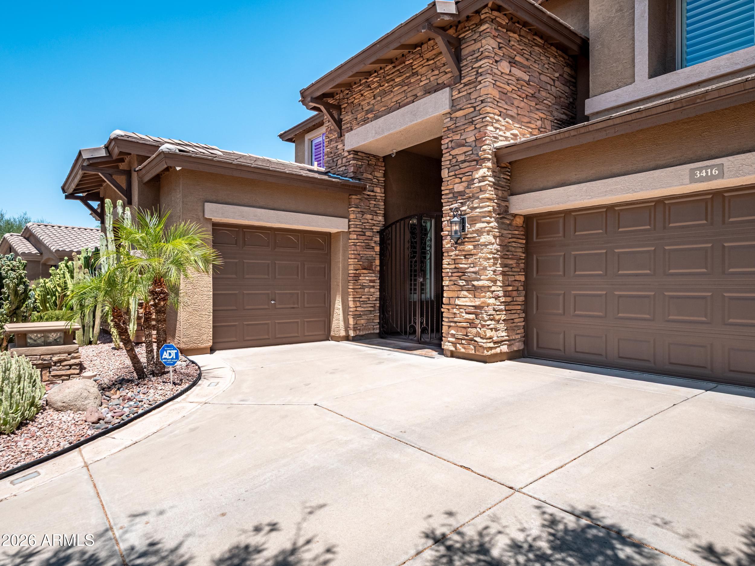 3416 West Montello Road Phoenix, AZ 85086 - Photo 9 of 68 Fenced front entrance