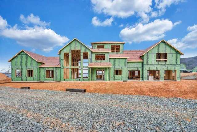 a view of entryway with an door