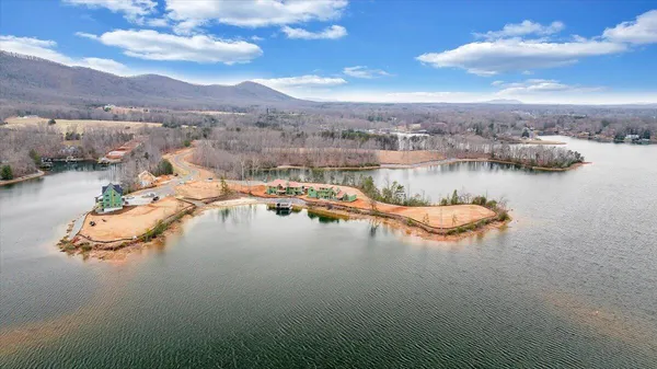 $4,999,000 | 118 Lakeport Circle, Penhook, VA 24137
