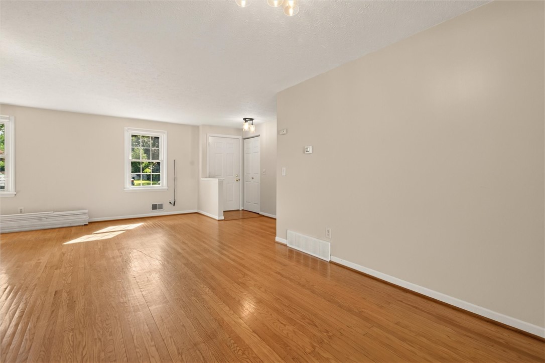 206 Huckleberry Road Farmington, NY 14425 - Photo 7 of 49 Gallery Image 7