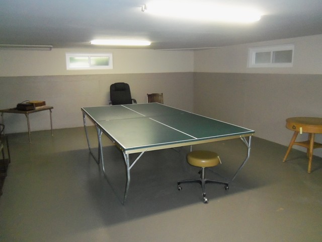 460 Selborne Road Riverside, IL 60546 - Photo 18 of 25 a room with table and chair