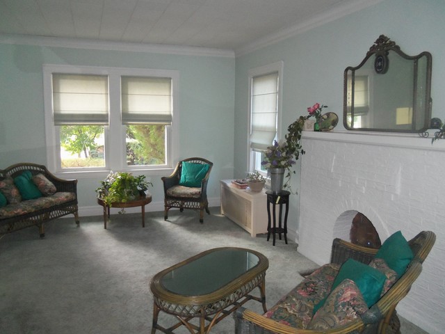460 Selborne Road Riverside, IL 60546 - Photo 4 of 25 a living room with furniture and a potted plant