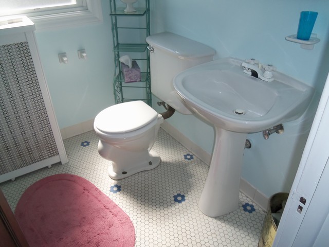 460 Selborne Road Riverside, IL 60546 - Photo 6 of 25 a bathroom with a sink and toilet