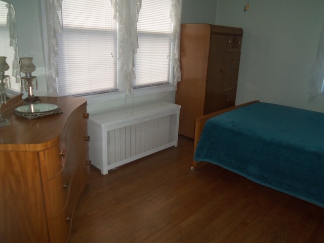 460 Selborne Road Riverside, IL 60546 - Photo 9 of 25 a room with a bed furniture and a window