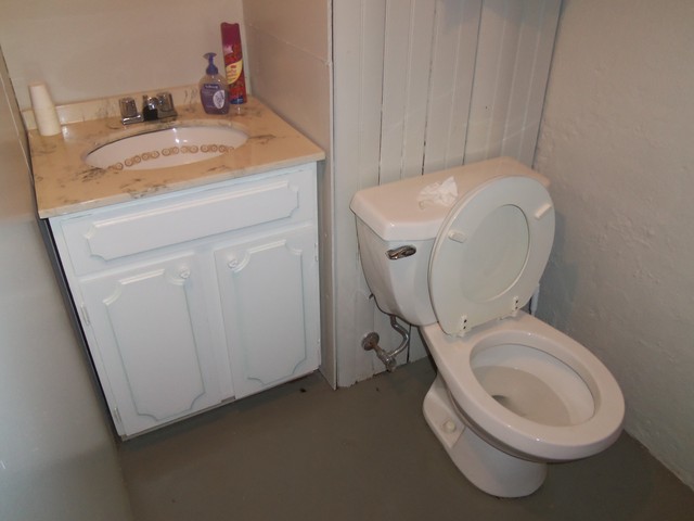 460 Selborne Road Riverside, IL 60546 - Photo 10 of 25 a utility room with dryer and washer