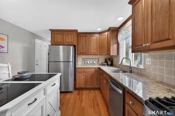 $499,500 | 155 Trinity Avenue, Glastonbury, CT 06033