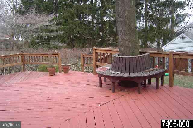 357 Edgehill Road York, PA 17403 - Photo 3 of 7