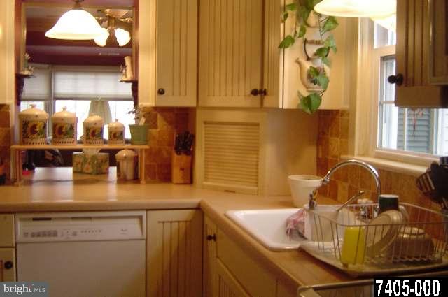357 Edgehill Road York, PA 17403 - Photo 5 of 7