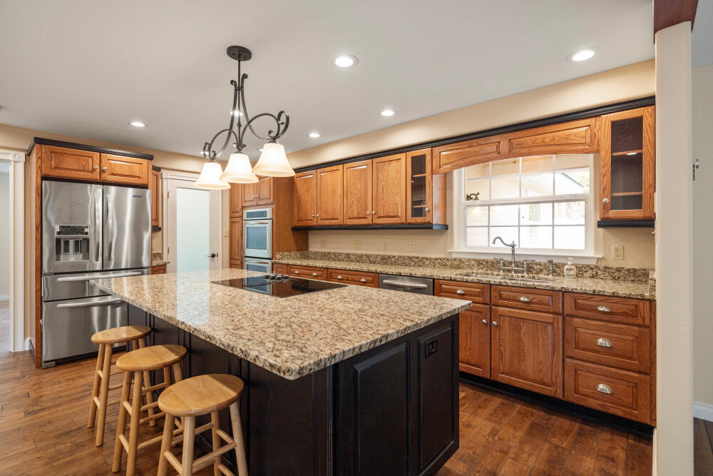 13423 Sprague River Road, Unit 1 Chiloquin, OR 97624 - Photo 17 of 46 Custom Oak cabinets, granite counters and 8 ft island