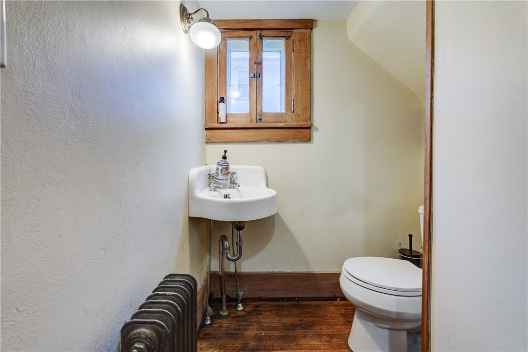 339 Seneca Parkway Rochester, NY 14613 - Photo 17 of 49