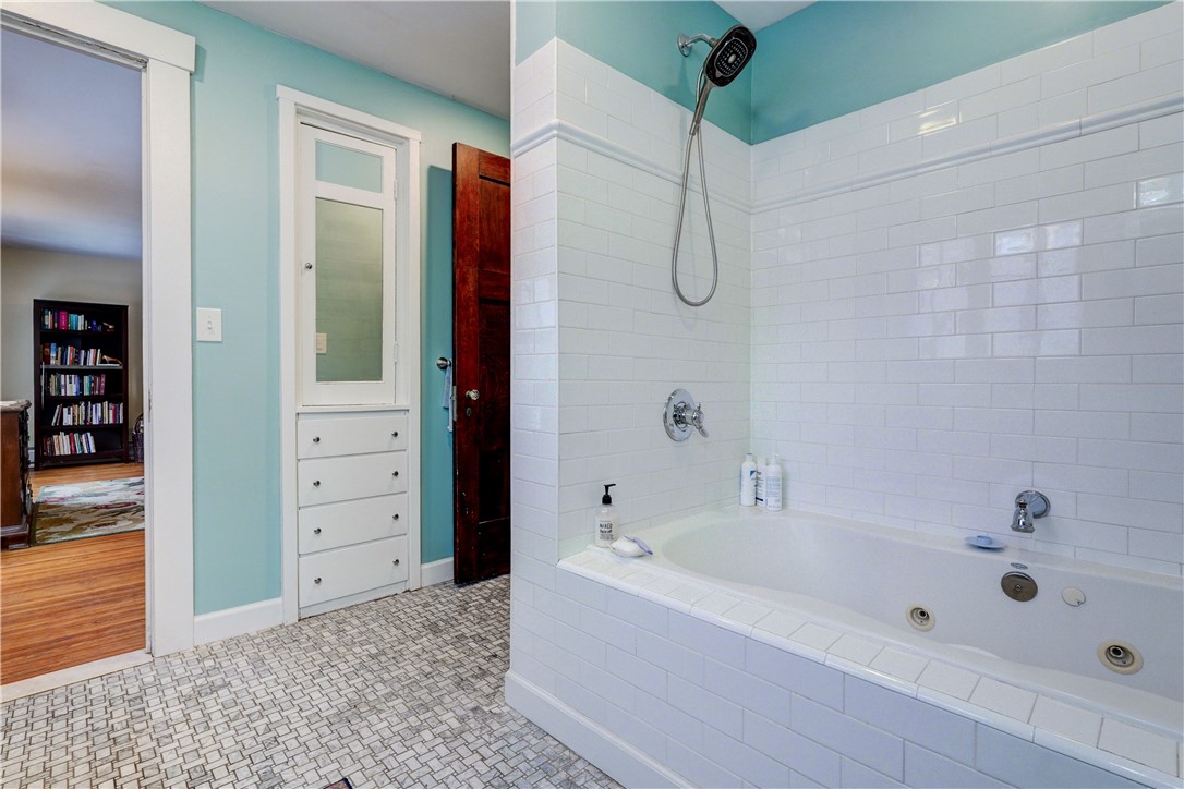 339 Seneca Parkway Rochester, NY 14613 - Photo 24 of 49