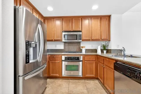 $800,000 | 17059 Calle Trevino, Unit 5, San Diego, CA 92127