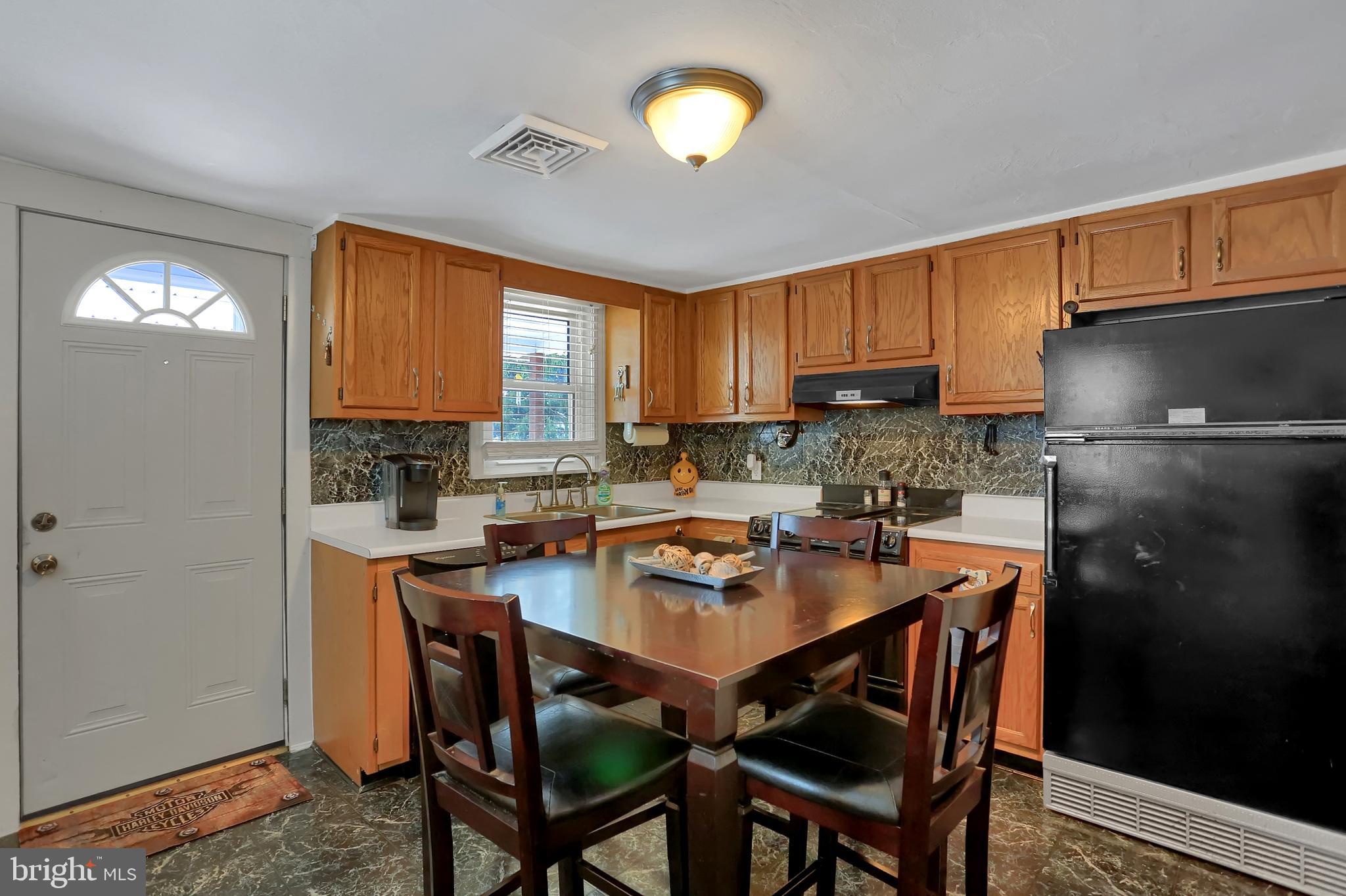 2004 Winding Road York, PA 17408 - Photo 3 of 24 Eat-In Kitchen