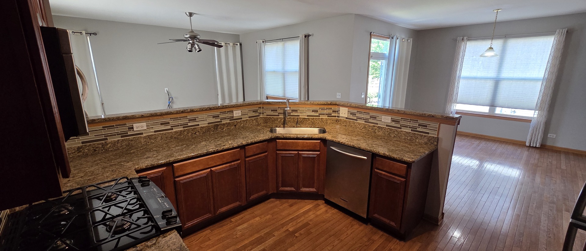 697 Periwinkle Lane Aurora, IL 60504 - Photo 4 of 50