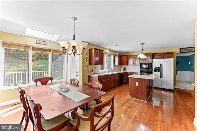 $675,000 | 211 Cullen Way, Newark, DE 19711