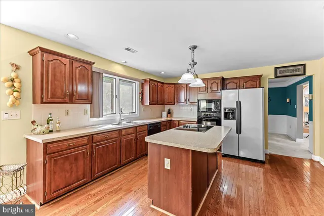 $675,000 | 211 Cullen Way, Newark, DE 19711