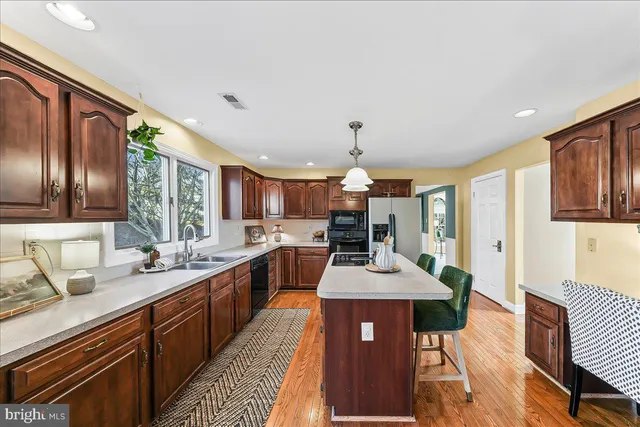 $675,000 | 211 Cullen Way, Newark, DE 19711