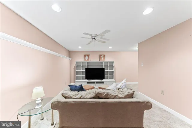 $675,000 | 211 Cullen Way, Newark, DE 19711