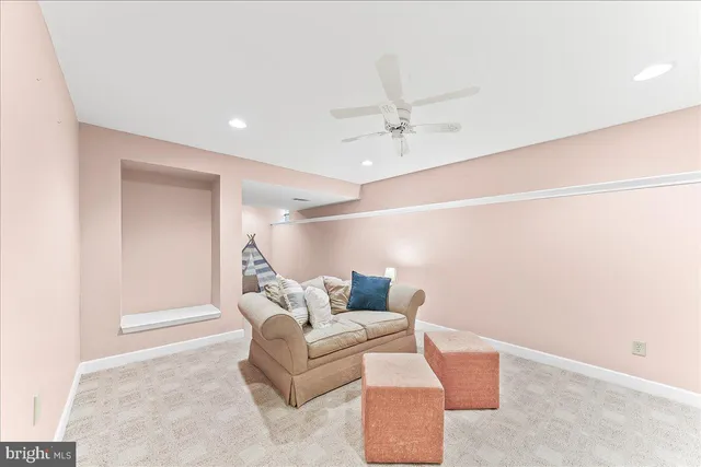 $675,000 | 211 Cullen Way, Newark, DE 19711