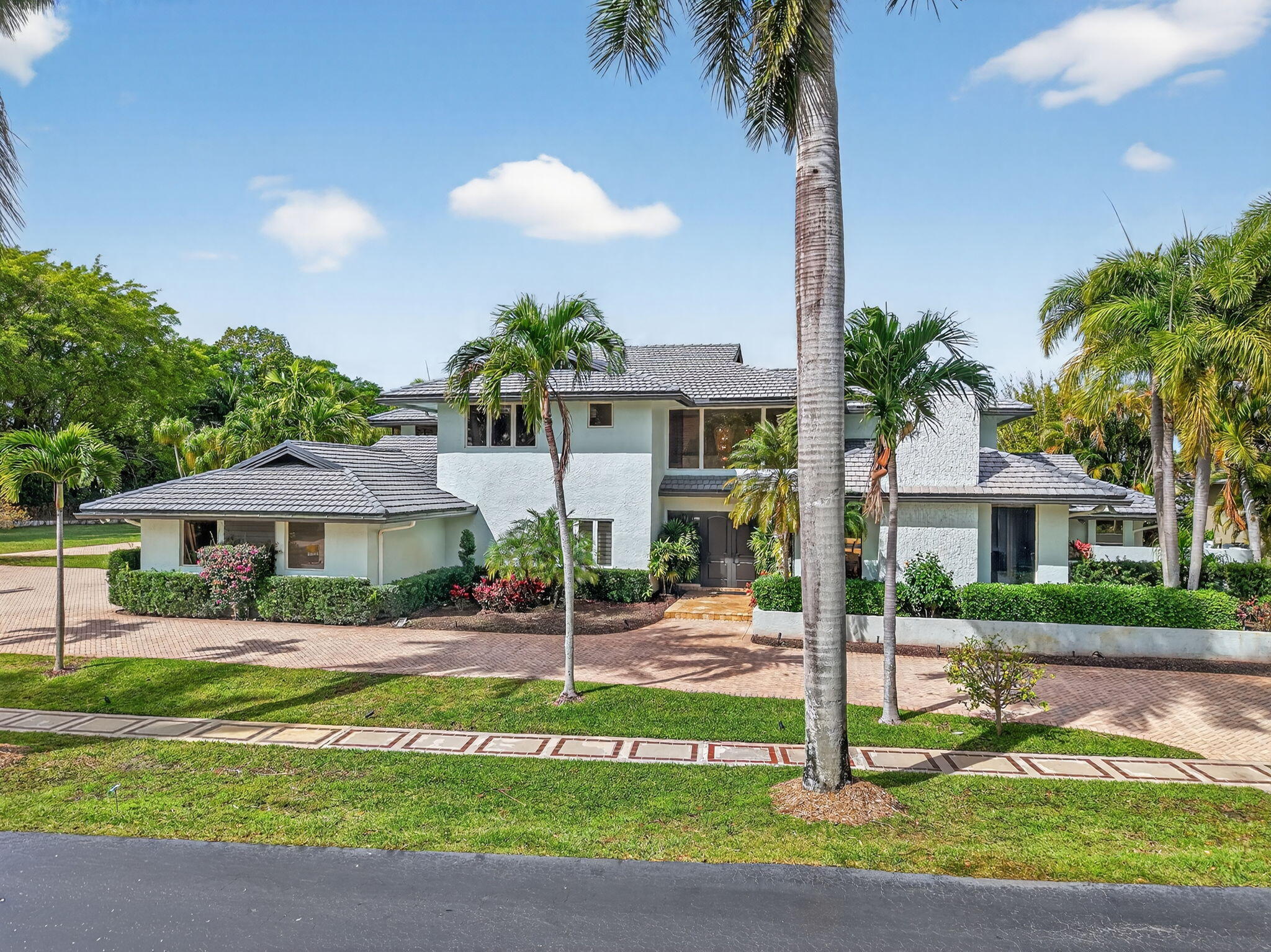 19787 Oakbrook Circle Boca Raton, FL 33434 - Photo 47 of 84 a front view of a house with garden