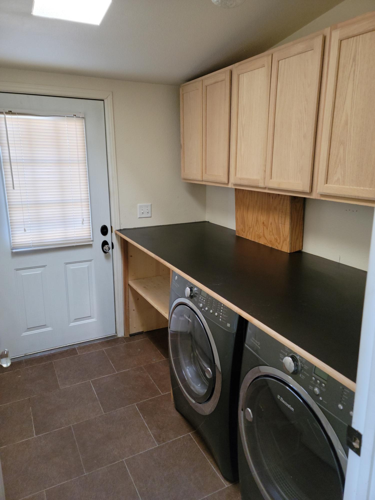 12345 North Obenchain Road Eagle Point, OR 97524 - Photo 54 of 71 laundry