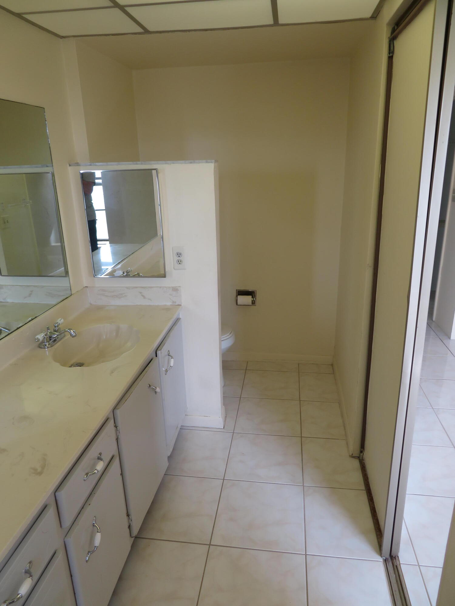 9233 Southwest 8th Street, Unit 409 Boca Raton, FL 33428 - Photo 38 of 40 58 9233-409 MBR-Bath1