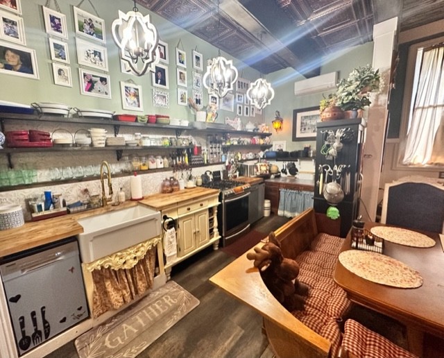 7470 Smith Chapel Road Cookeville, TN 38501 - Photo 27 of 70 a kitchen with lots of counter top space
