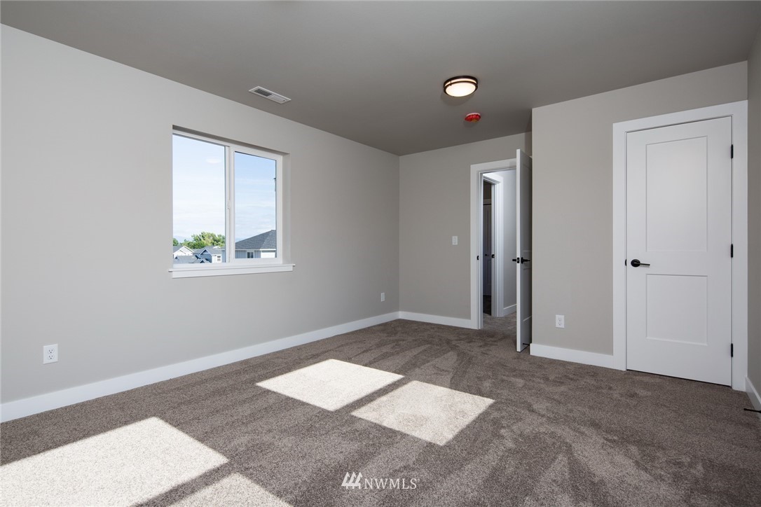 5572 South Church Road Ferndale, WA 98248 - Photo 20 of 30 an empty room with windows and closet