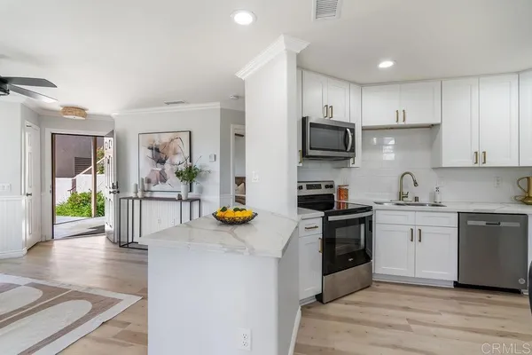 $449,999 | 3475 Paseo De Brisas, Unit 40, Oceanside, CA 92056