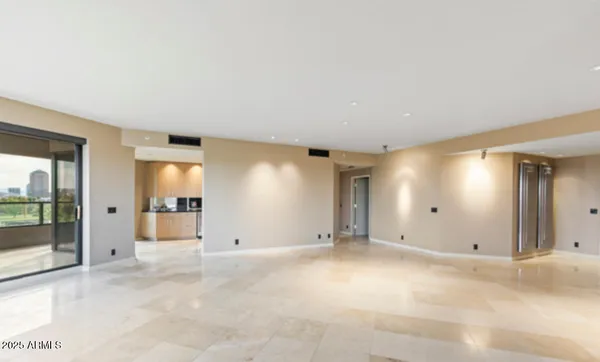 $849,000 | 1040 East Osborn Road, Unit 501, Phoenix, AZ 85014