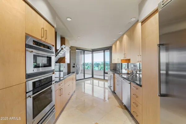 $849,000 | 1040 East Osborn Road, Unit 501, Phoenix, AZ 85014