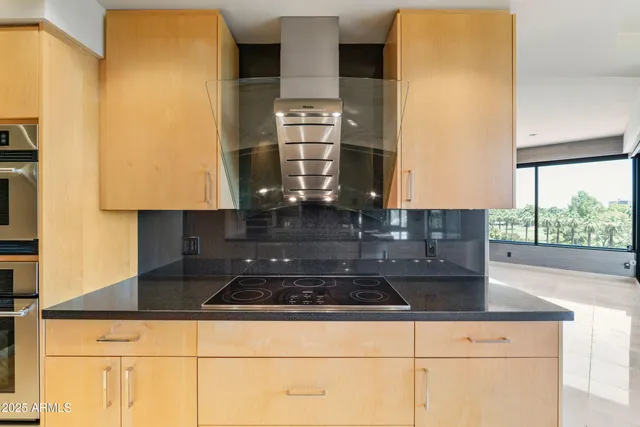 $875,000 | 1040 East Osborn Road, Unit 501, Phoenix, AZ 85014