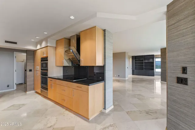 $875,000 | 1040 East Osborn Road, Unit 501, Phoenix, AZ 85014