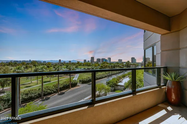 $849,000 | 1040 East Osborn Road, Unit 501, Phoenix, AZ 85014