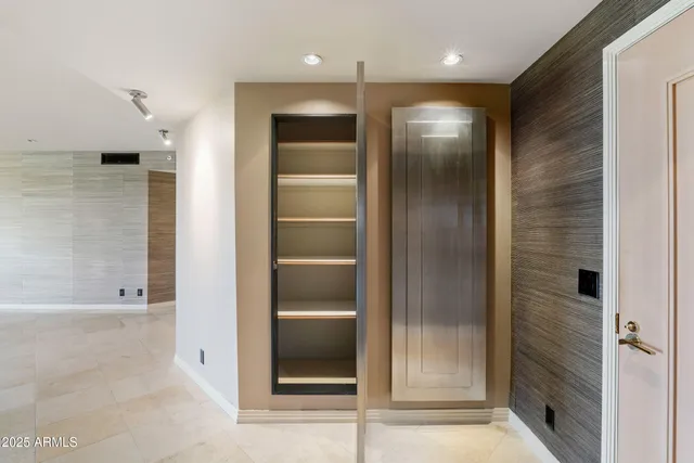 $875,000 | 1040 East Osborn Road, Unit 501, Phoenix, AZ 85014