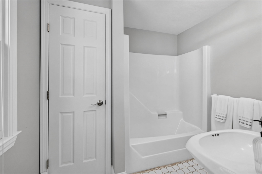10 Hemlock Road Andover, MA 01810 - Photo 22 of 41