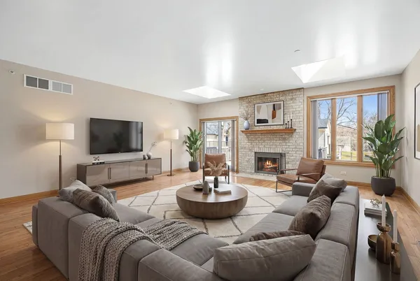 $650,000 | 10225 South 81st Court, Palos Hills, IL 60465