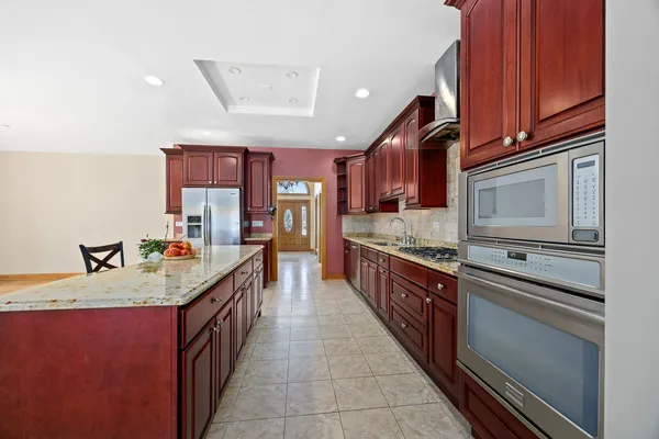 $650,000 | 10225 South 81st Court, Palos Hills, IL 60465