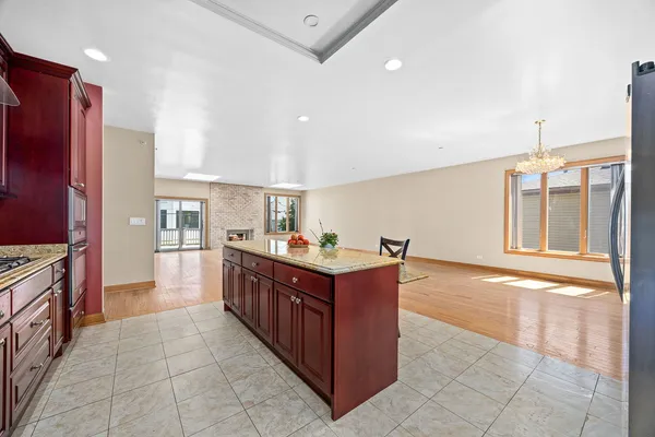 $650,000 | 10225 South 81st Court, Palos Hills, IL 60465