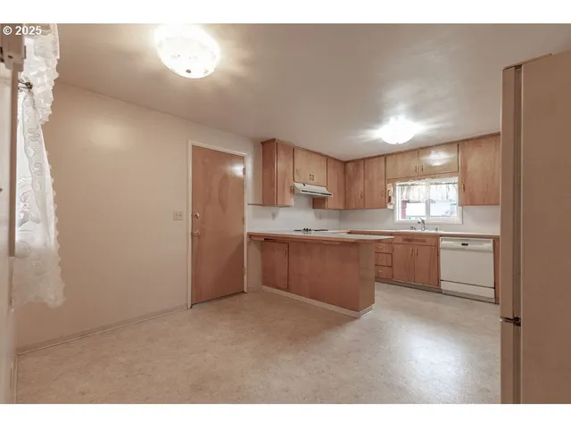 $400,000 | 4494 Cascade Drive, Eugene, OR 97402