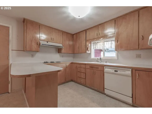 $400,000 | 4494 Cascade Drive, Eugene, OR 97402