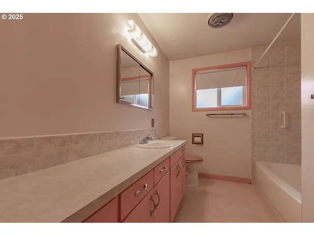 $400,000 | 4494 Cascade Drive, Eugene, OR 97402