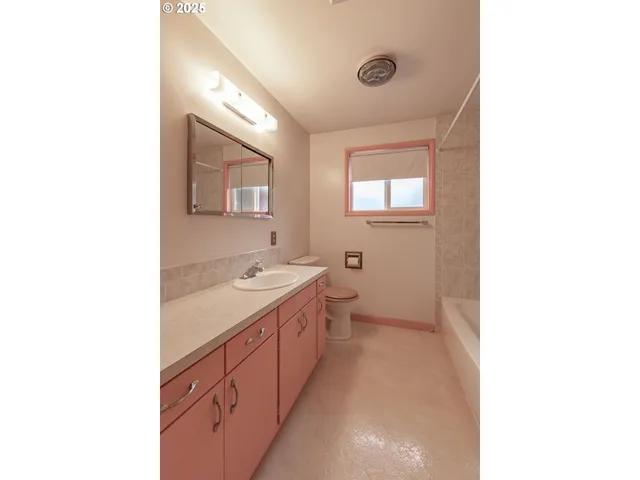 $400,000 | 4494 Cascade Drive, Eugene, OR 97402