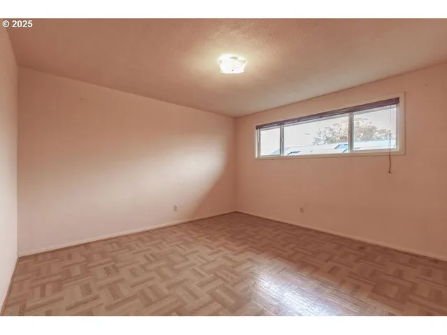 $400,000 | 4494 Cascade Drive, Eugene, OR 97402