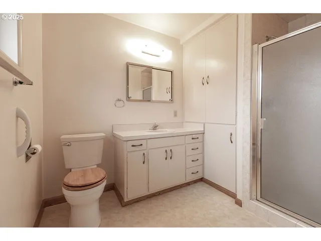 $400,000 | 4494 Cascade Drive, Eugene, OR 97402